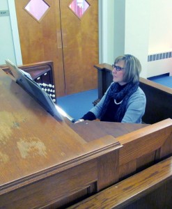 Bonnie Mohr Simcox, guest organist